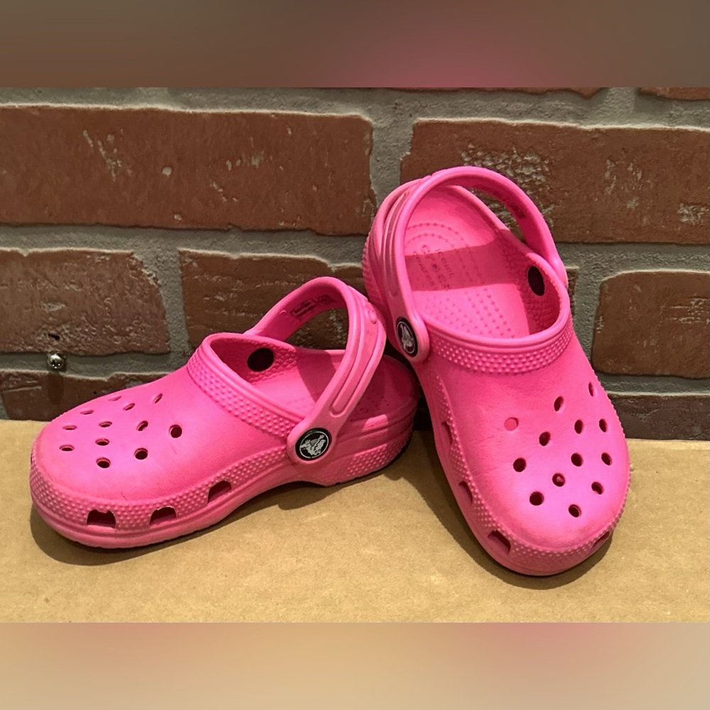 Crocs toddler boys (girls) pink size 10 EUC